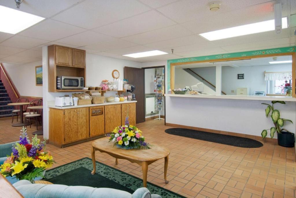 Americas Best Value Inn Torrington Exterior foto